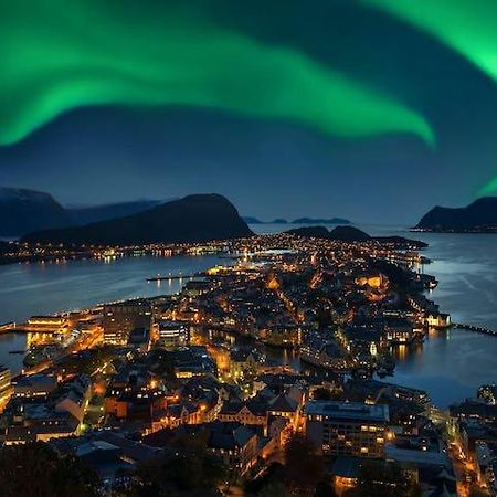 Charming Apartment In Alesund Center With Free Parking Екстер'єр фото