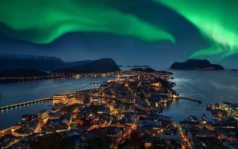 Charming Apartment In Alesund Center With Free Parking Екстер'єр фото